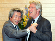 Richard gere e il primo ministro giapponese Junichiro Koizumi