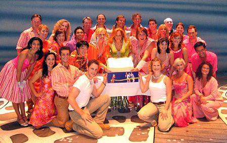 La Compagnia festeggia a Broadway (foto di Aubrey Reuben da playbill.com)
