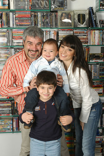 Pino Insegno e famiglia