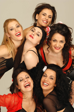 Il corpo di ballo di "Sweet Charity" (Foto G. Chieregato-Photomovie)