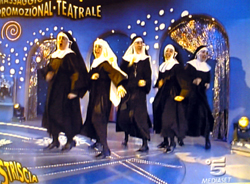 Le interpreti di "Nunsense" a "Striscia la notizia"