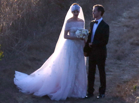 Anne Hathaway sposa in bianco Anne Hathaway sposa in bianco