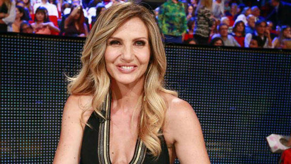 Lorella dice: "Sono ancora in età fertile" Lorella dice: "Sono ancora in età fertile"