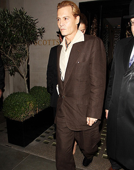 Lo riconoscete? E' Johnny Depp... biondo! Lo riconoscete? E' Johnny Depp... biondo!