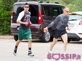 Zac Efron si tiene in forma anche in Sardegna Zac Efron si tiene in forma anche in Sardegna