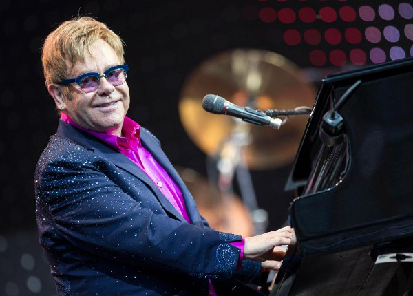 Elton John si ritira dalle scene Elton John si ritira dalle scene
