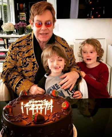 Torta con i figli per Elton John Torta con i figli per Elton John