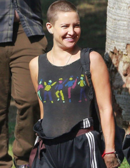 (Anche) Kate Hudson taglia i capelli a zero (Anche) Kate Hudson taglia i capelli a zero