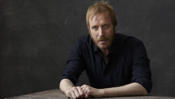 Rhys Ifans sarà Scrooge a Londra Rhys Ifans sarà Scrooge a Londra