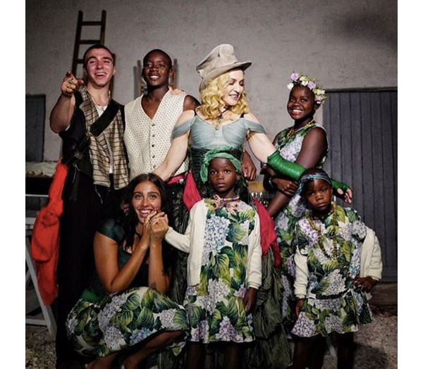 Madonna: in Puglia con tutta la famiglia Madonna: in Puglia con tutta la famiglia