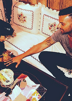 Un tatuaggio ad Abu Dhabi per Ricky Martin Un tatuaggio ad Abu Dhabi per Ricky Martin