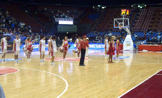 Il cast di "High School Musical"al Mediolanum Forum durante l'esibizione