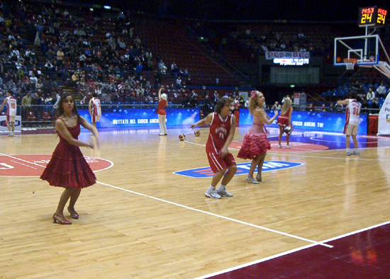 Il cast di "High School Musical"al Mediolanum Forum durante l'esibizione