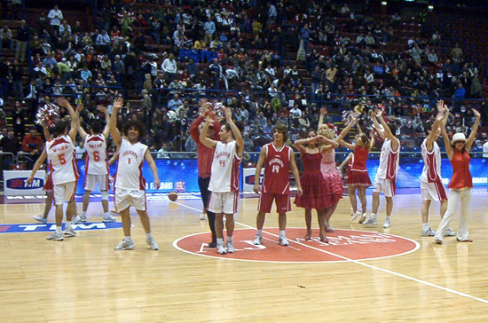 Il cast di "High School Musical"al Mediolanum Forum durante l'esibizione