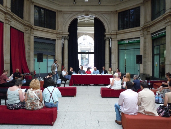 La conferenza stampa del Teatro della Luna presso la Galleria Meravigli di Milano