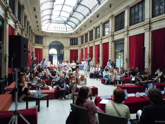 La conferenza stampa del Teatro della Luna presso la Galleria Meravigli di Milano