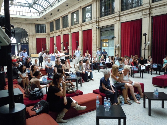 La conferenza stampa del Teatro della Luna presso la Galleria Meravigli di Milano