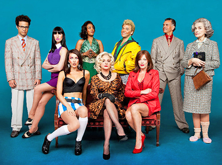 Dietro: Justin Guarini, Nikka Graff Lanzarone, de'Adre Aziza, Patti LuPone, Danny Burstein, Brian Stokes Mitchell e Mary Beth Peil; davanti Laura Benanti, Patti LuPone e Sherie Rene Scott