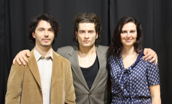 Roberto Rossetti, al centro, con due interpreti