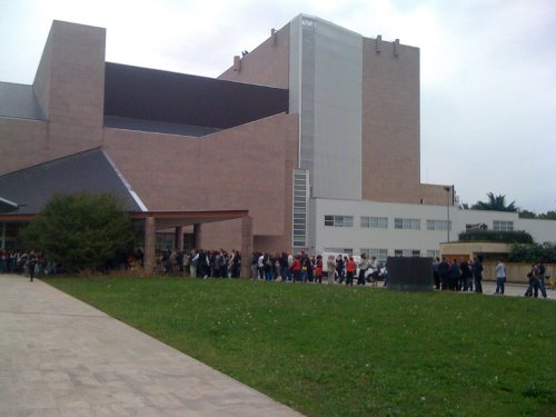 La "coda" al Teatro di Udine per ottenere i biglietti di "Cats"