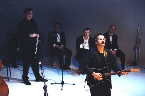 Una foto di scena da "Guarda che luna!" Una foto di scena da "Guarda che luna!"