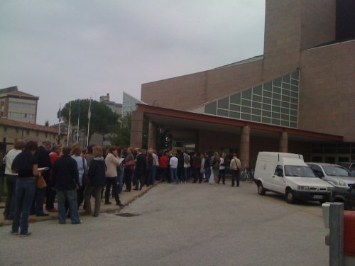 La "coda" al Teatro di Udine per ottenere i biglietti di "Cats"